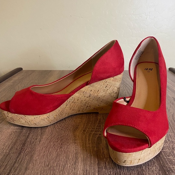 NWOT H&M Red Peep Toe Wedges Size 7 - Picture 4 of 11